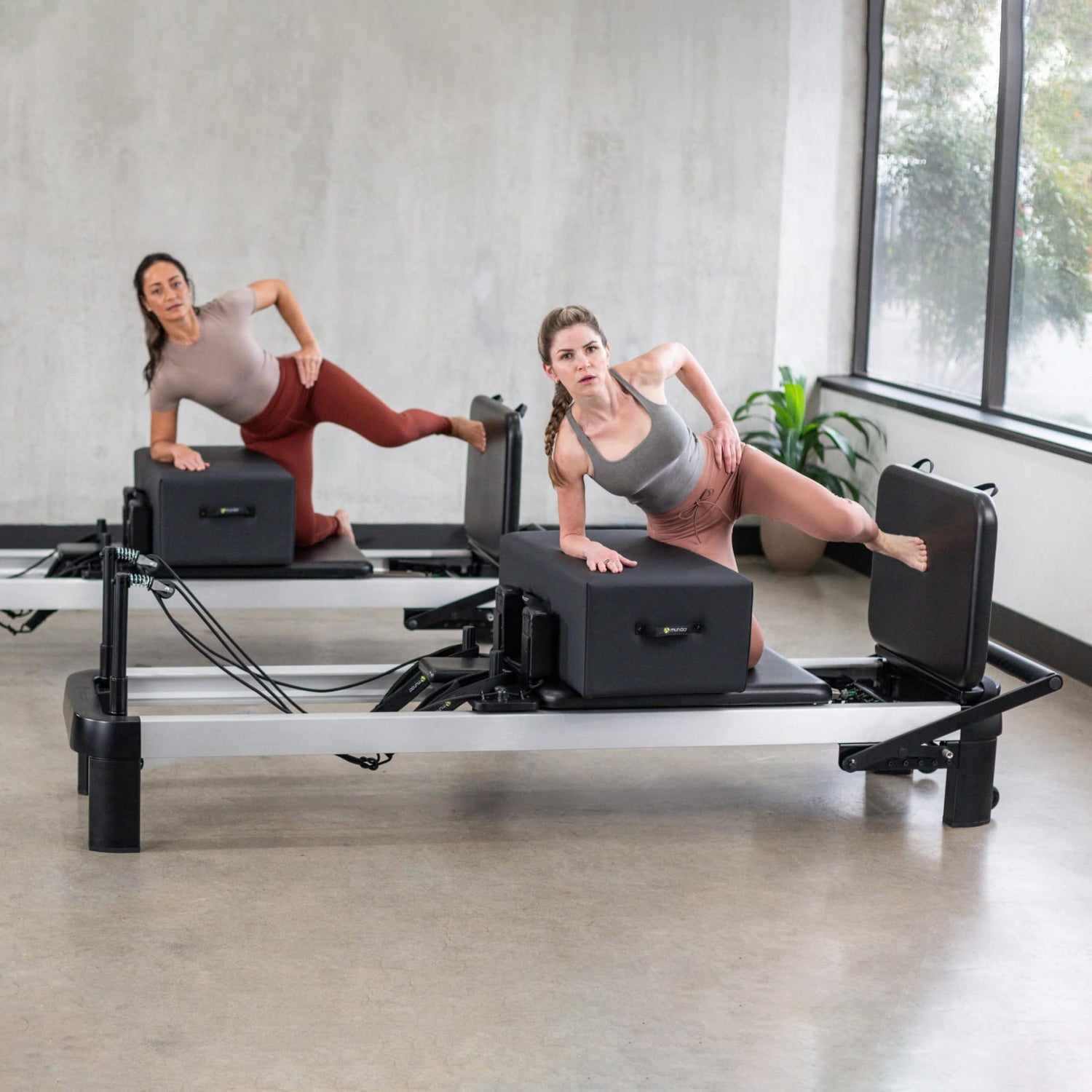 Mundo Luna Reformer Pilates Machine